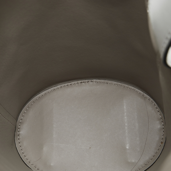 Pre-Loved Burberry Leather Bucket Bag - Picture 5 of 10